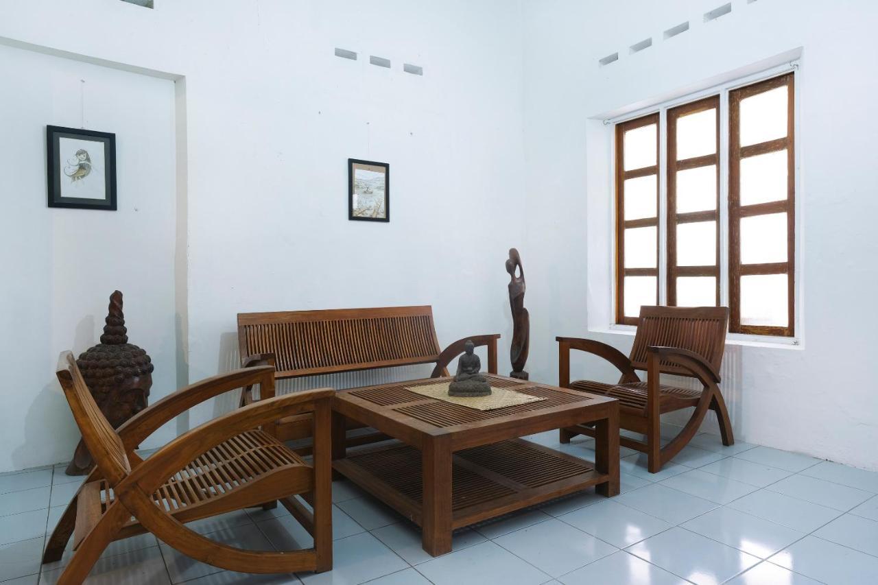 Hotel Oyo 287 Rumah Eyang Near Rsud Kota 2*
